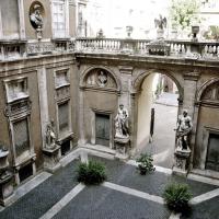 Antiquarium im Innenhof des Palazzo Mattei